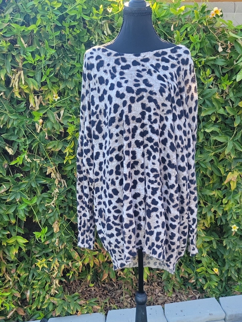 torrid Black and Cream Leopard Boatneck Lightweight Sweater Sz 4